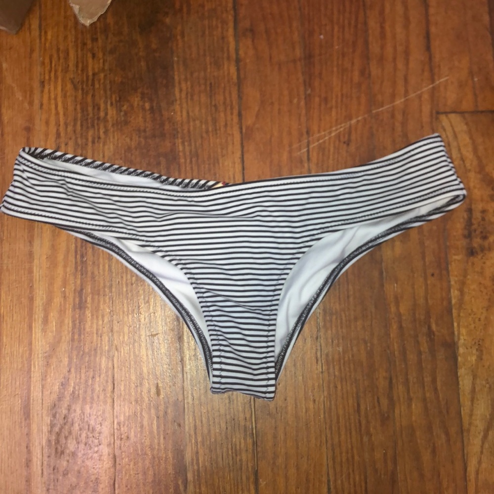 Victoria’s Secret cheeky bikini bottoms